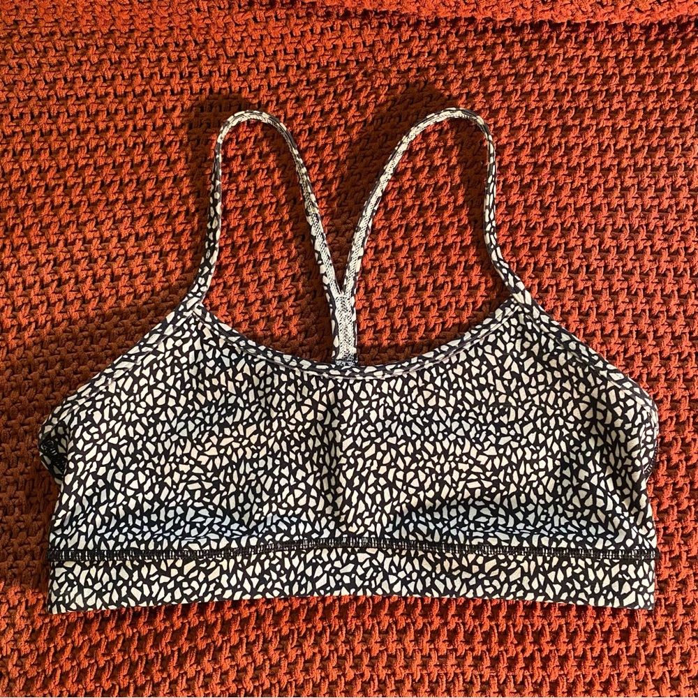 DONATING SOON lululemon Flow Y Bra Size 8